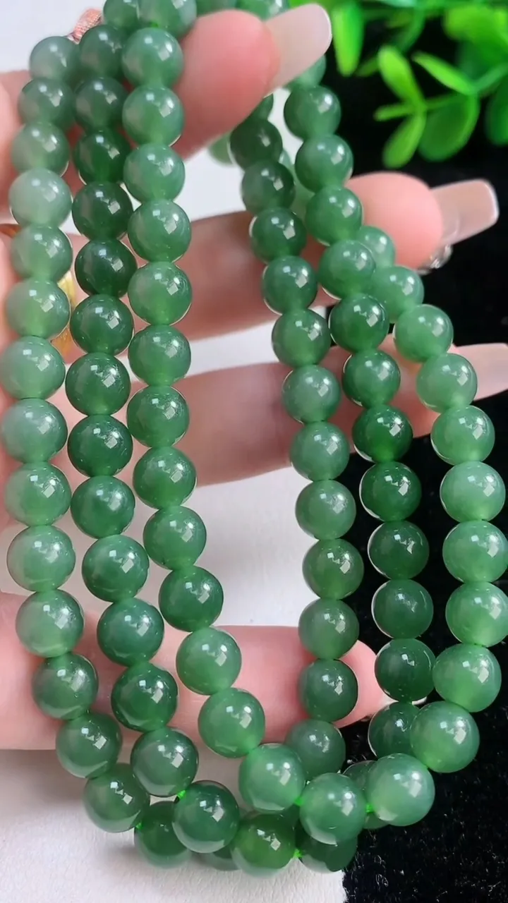 天然A货翡翠圆珠项链，尺寸6.9-96颗，重量:55.22g
12月21日