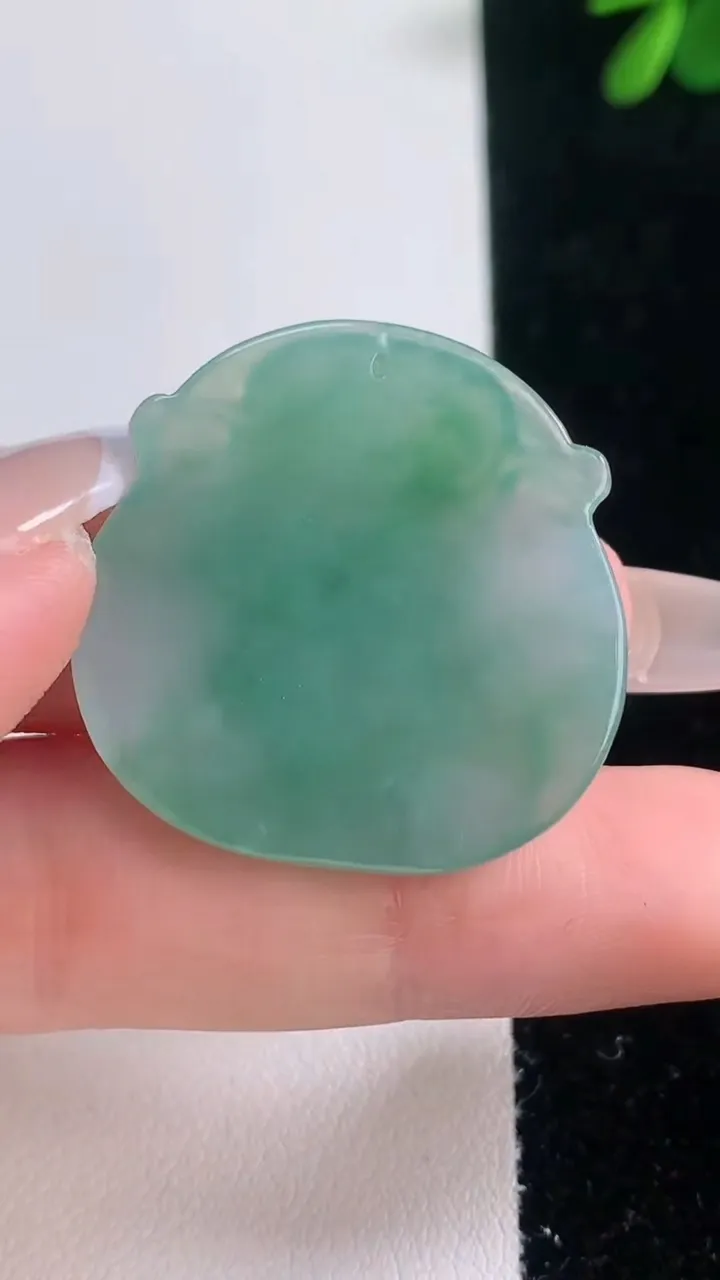 天然A货翡翠财神爷吊坠，尺寸30.2-29.8-4.9，重量:9.38g
12月21日