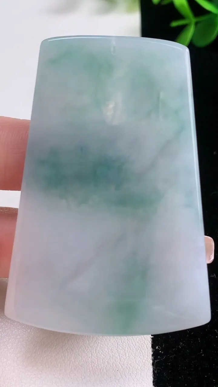 天然A货翡翠飘花山水大势至菩萨吊坠，尺寸62.3-42.7-5.1，重量:30.16g
12月21日