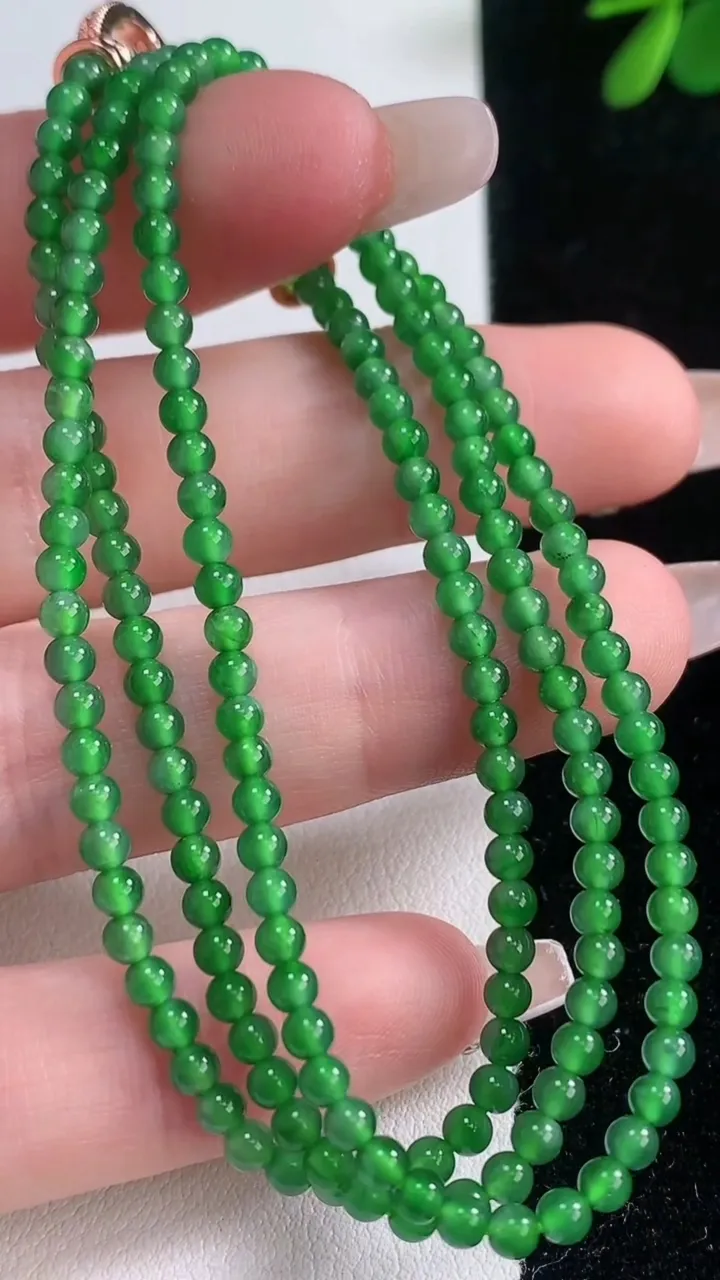 天然A货翡翠小米珠项链，尺寸2.9-179颗，重量:9.53g12月21日
工厂直销收藏佳品,种好水足，色泽均匀，有种有色，上手高大气！