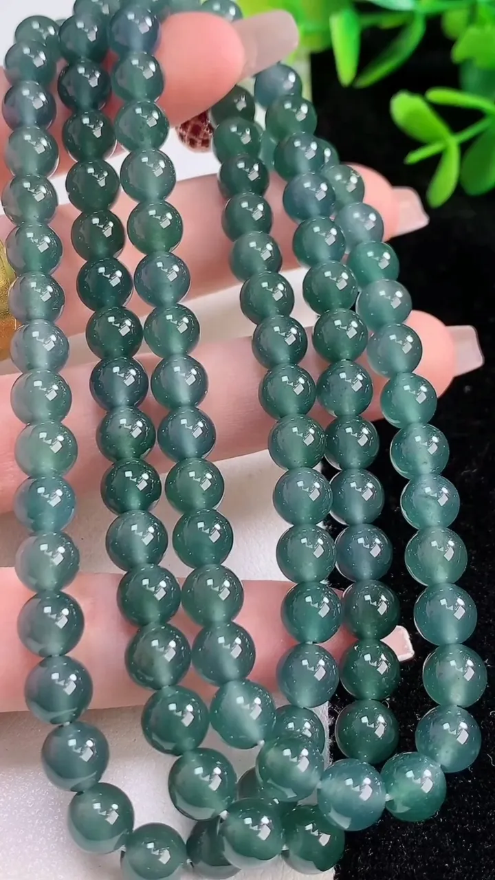 天然A货翡翠圆珠项链，尺寸7-108颗，重:63.42g
12月21日