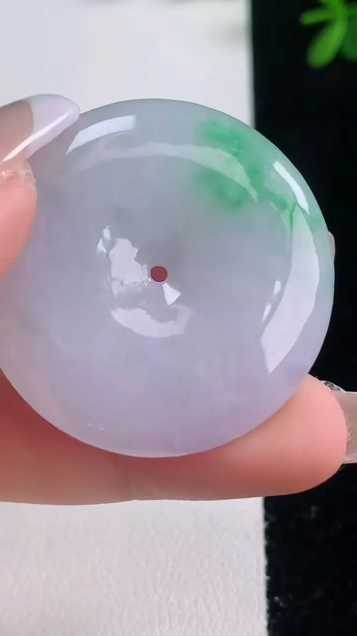 天然A货翡翠平安扣吊坠，尺寸36.6-5.9，重量:17.58g
12月21日