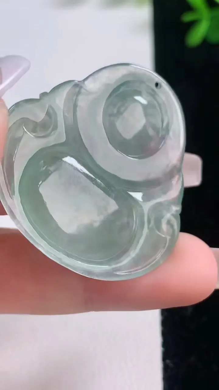 天然A货翡翠佛公吊坠，尺寸37.6-37.8-5.7，重量:12.60g
12月21日