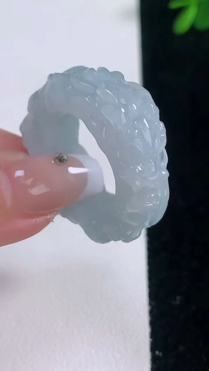 天然A货翡翠祥龙指环扳指，尺寸21-10.2-5.5，重量:13.17g2025年12月21日
工厂