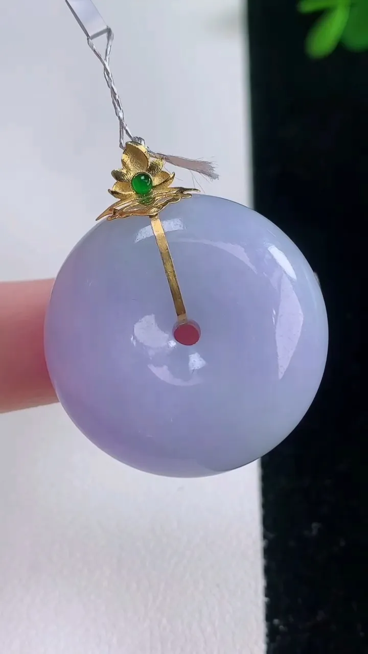 天然A货翡翠18K金紫罗兰平安扣吊坠，尺寸27.5-11，重量:18.72g
12月21日