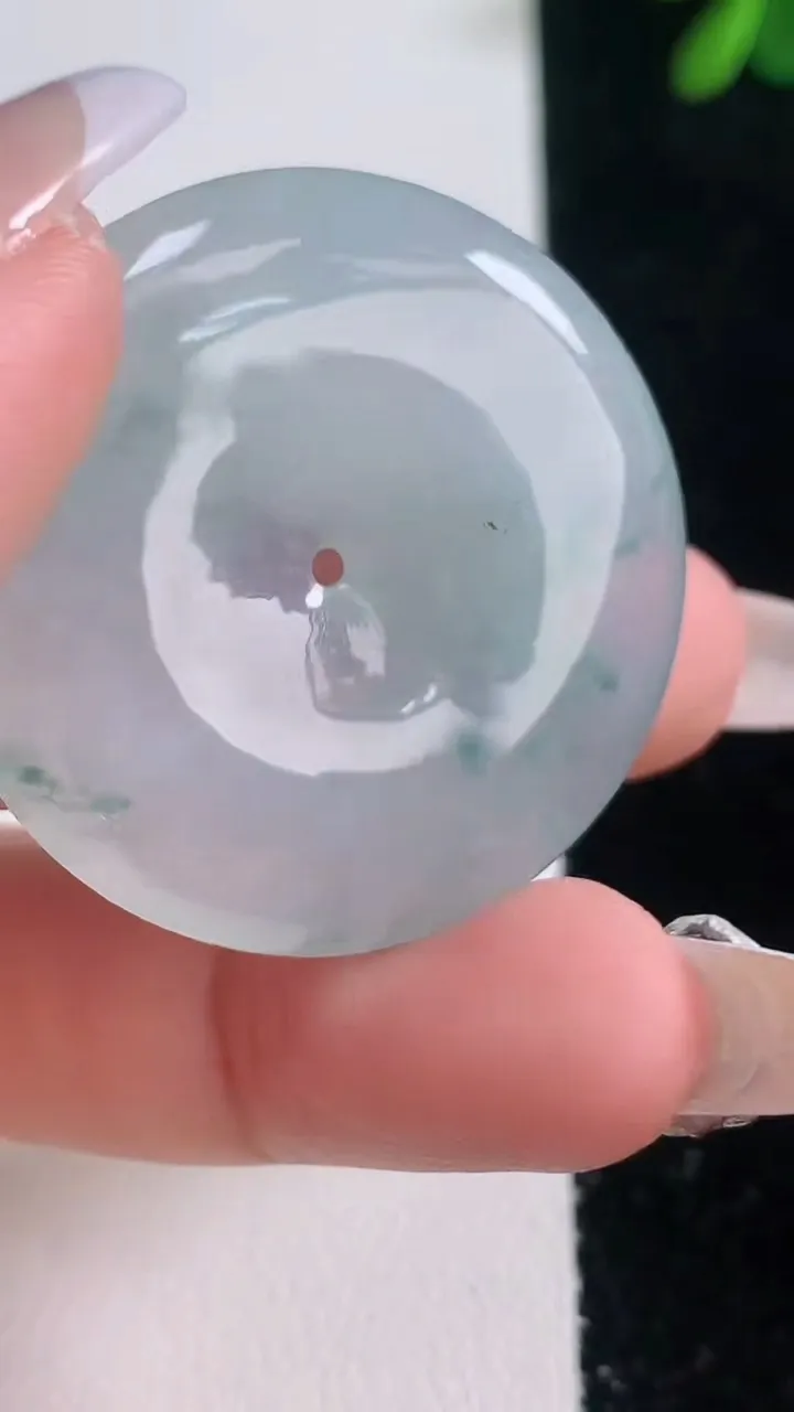 天然A货翡翠冰种飘花平安扣吊坠，尺寸35-5.7，重量:15.76g
12月21日