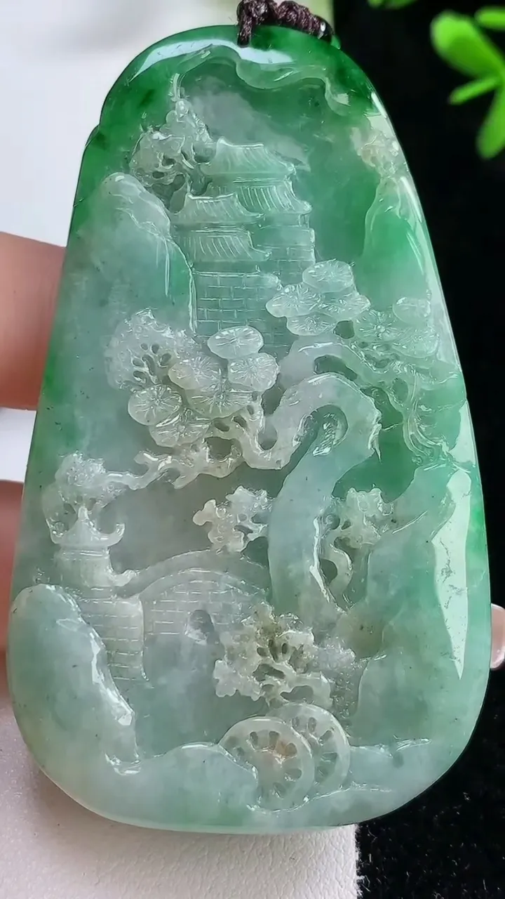 天然A货翡翠山水牌吊坠，尺寸72-42-13，重:60.20g
12月21日