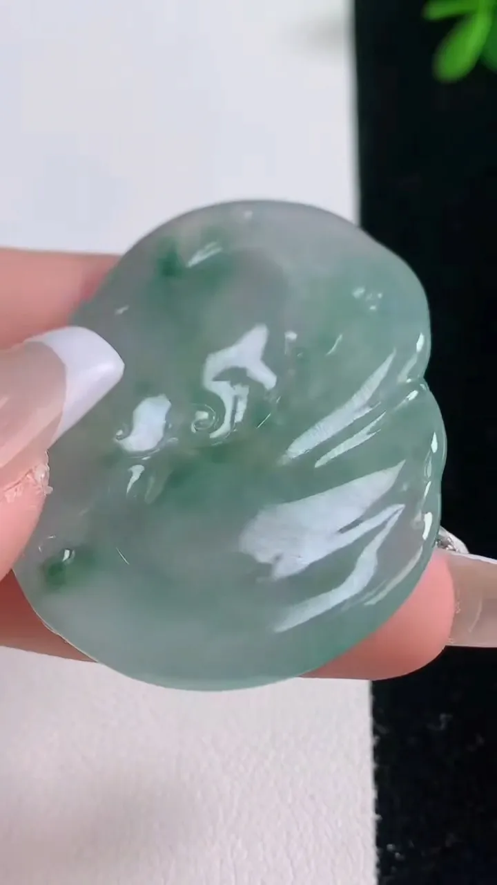 天然A货翡翠冰种飘花文殊菩萨吊坠，尺寸45.6-35.6-5.2，重量:17.72g
12月21日