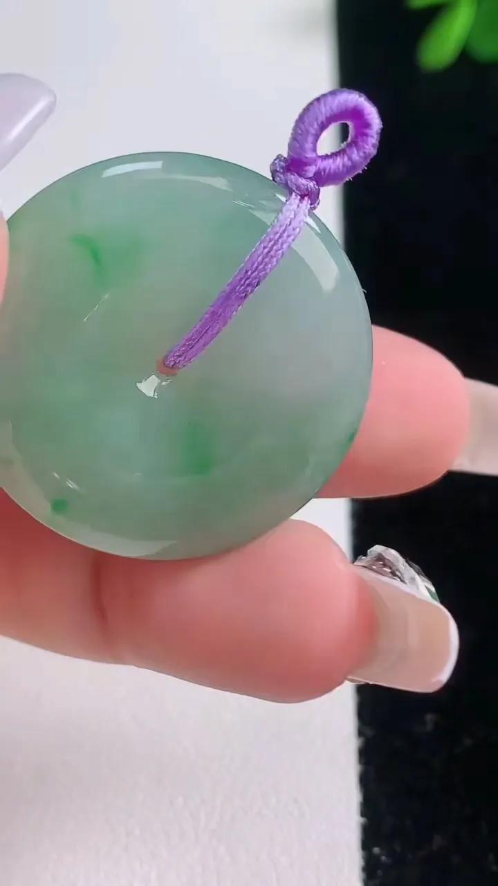 天然A货翡翠平安扣吊坠，尺寸30-5.2，重量:10.29g
12月21日