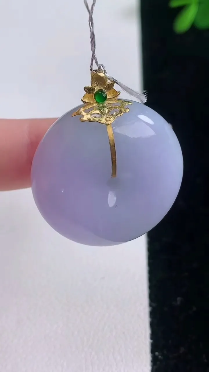 天然A货翡翠18K金紫罗兰平安扣吊坠，尺寸27.5-11，重量:18.72g
12月21日