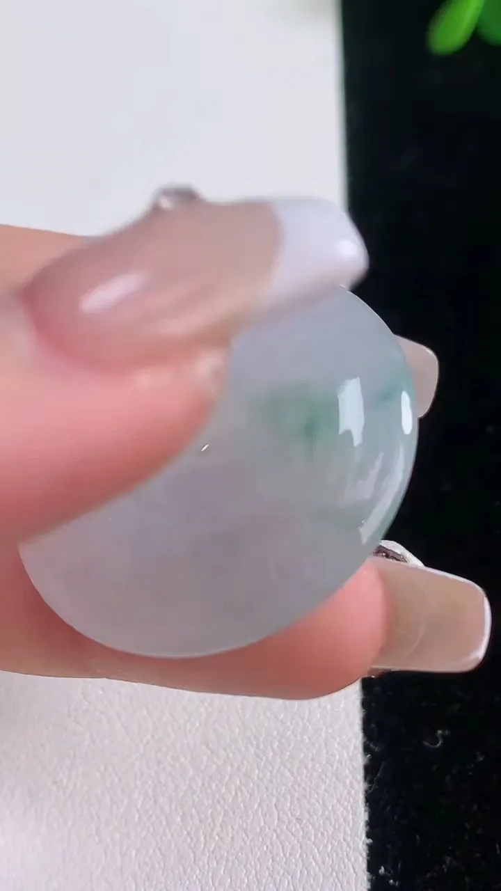 天然A货翡翠冰种飘花平安扣吊坠，尺寸31.3-5.8，重量:11.54g
12月21日