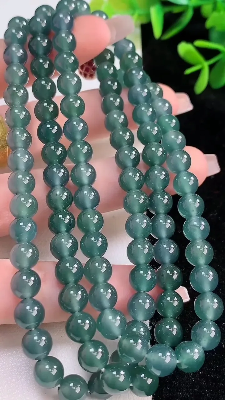 天然A货翡翠圆珠项链，尺寸7-108颗，重:63.42g
12月21日