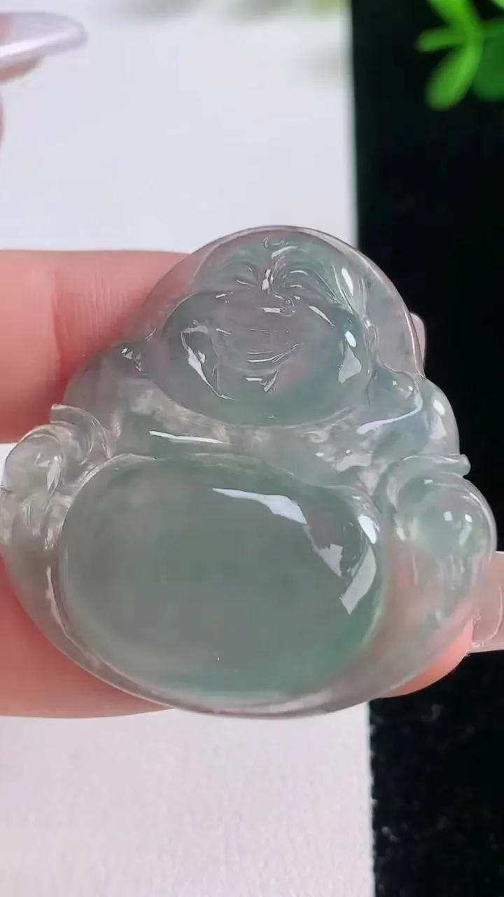 天然A货翡翠佛公吊坠，尺寸37.6-37.8-5.7，重量:12.60g
12月21日