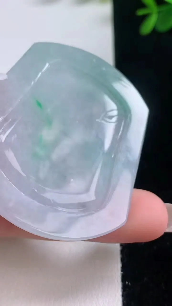 天然A货翡翠春带彩紫罗兰生肖蛇吊坠，尺寸54-46-4.8，重量:27.31g
12月21日