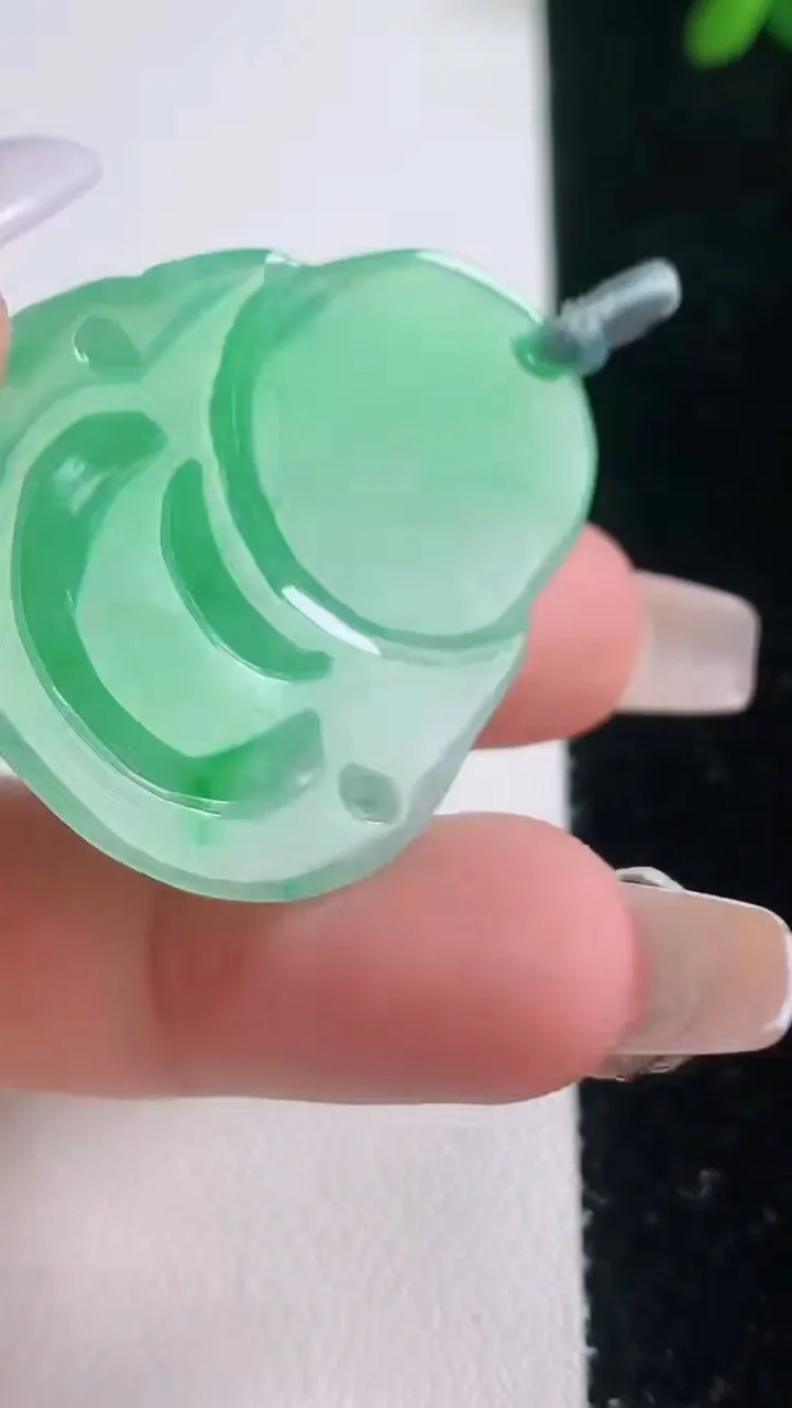 天然A货翡翠佛公吊坠，尺寸34.6-30.5-4，重量:8.16g
12月21日