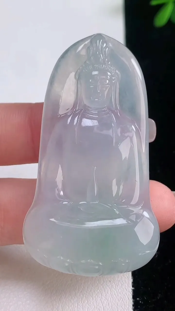 天然A货翡翠观音菩萨吊坠，尺寸57-31.3-5.5，重量:18.68g
12月21日