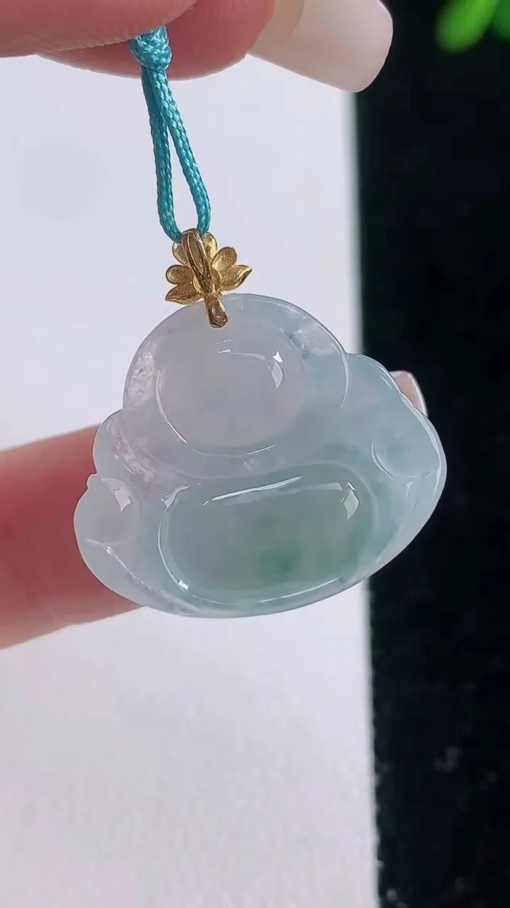 天然A货翡翠种飘花佛公吊坠，尺寸19.3-22.8-5.9，重量:3.88g
12月21日