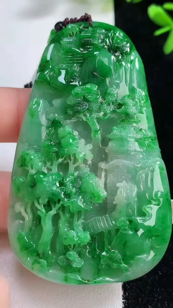 天然A货翡翠山水牌吊坠，尺寸72-42-13，重:60.20g
12月21日