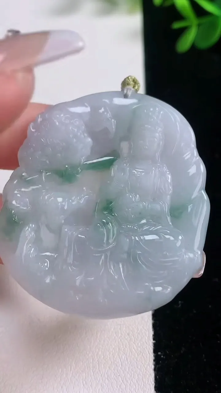 天然A货翡翠飘花文殊菩萨吊坠，尺寸49.8-43.8-5.5，重量:25.11g
12月21日