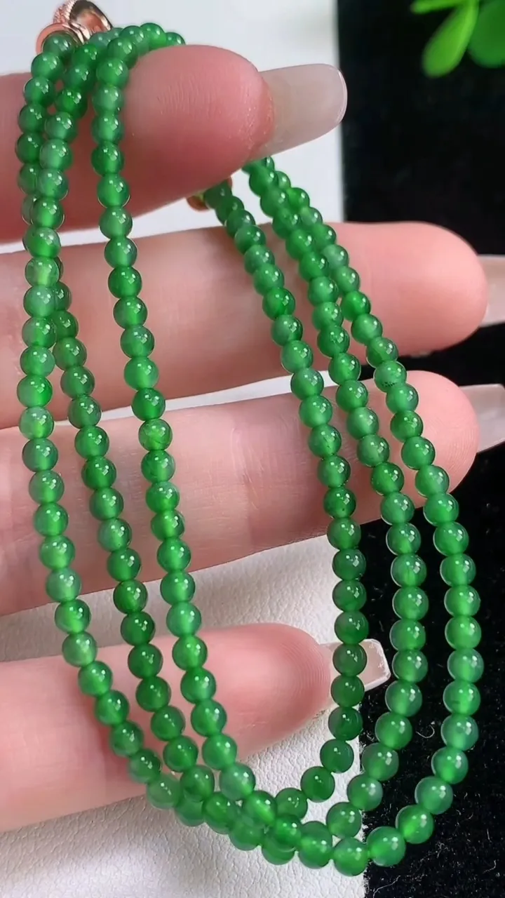 天然A货翡翠小米珠项链，尺寸2.9-179颗，重量:9.53g12月21日
工厂直销收藏佳品,种好水