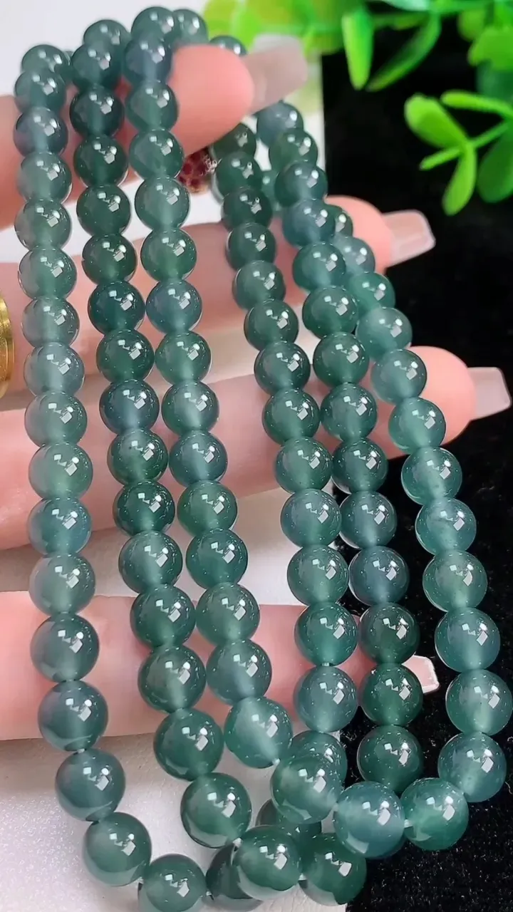 天然A货翡翠圆珠项链，尺寸7-108颗，重:63.42g
12月21日