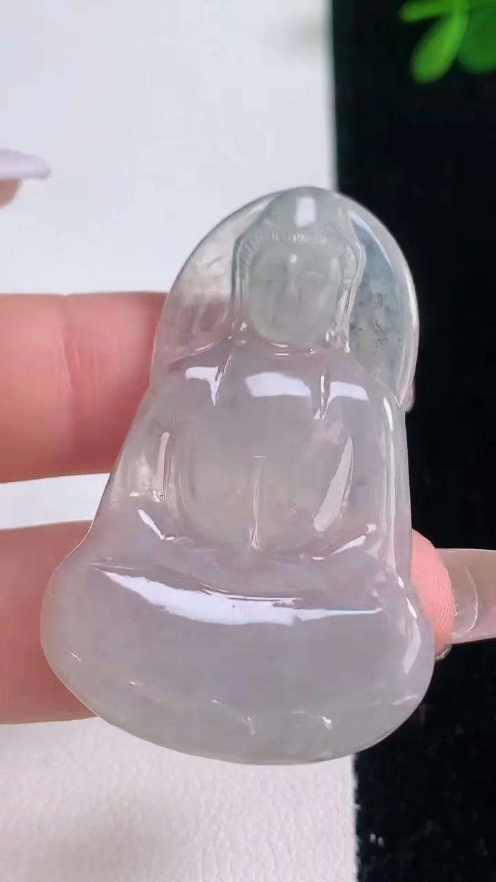 天然A货翡翠观音菩萨吊坠，尺寸47-29.8-3，重量:8.36g
12月21日