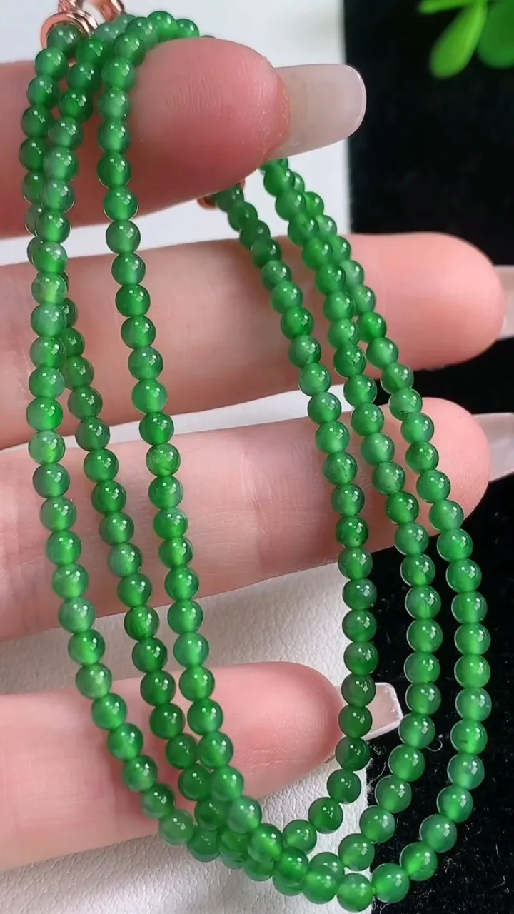 天然A货翡翠小米珠项链，尺寸2.9-179颗，重量:9.53g12月21日
工厂直销收藏佳品,种好水足，色泽均匀，有种有色，上手高大气！