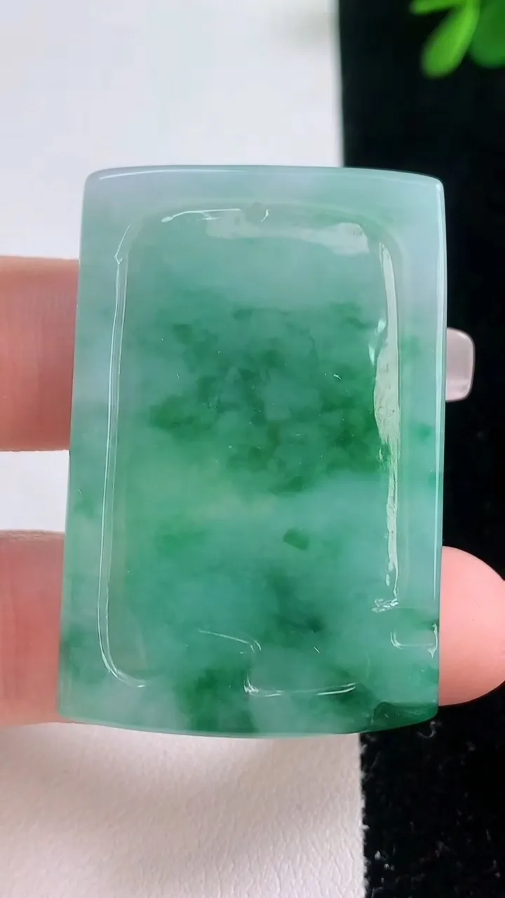 天然A货翡翠文殊菩萨吊坠，尺寸45-29.7-5.8，重量:19.39g
12月21日