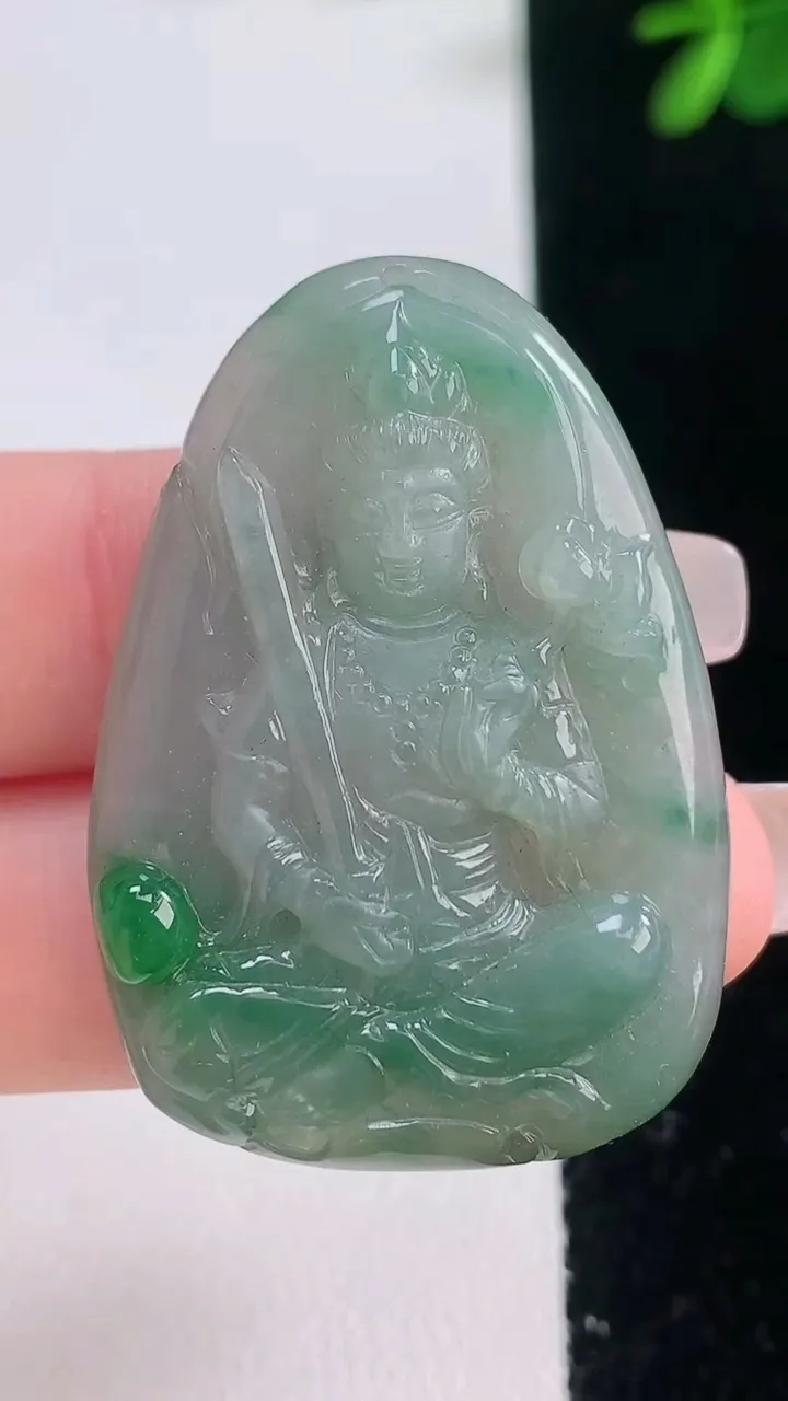 天然A货翡翠虚空藏菩萨吊坠，尺寸40.6-28-5.6，重量:13.75g
12月21日