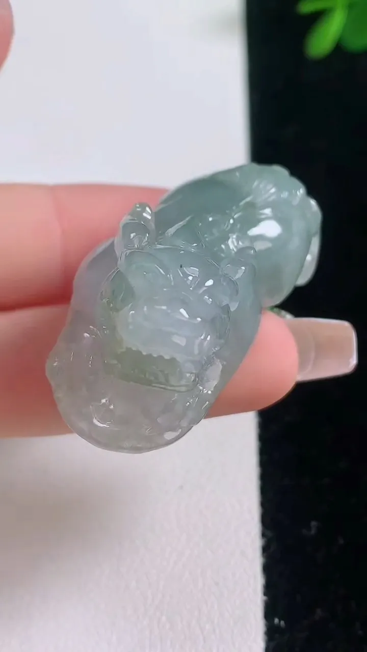 天然A货翡翠貔貅吊坠，尺寸39.7-20.7-21.6，重量:24.16g
12月21日