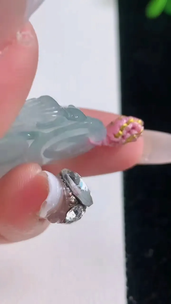 天然A货翡翠冰种飘花佛公吊坠，尺寸29-31.4-6，重量:8.26g
12月21日