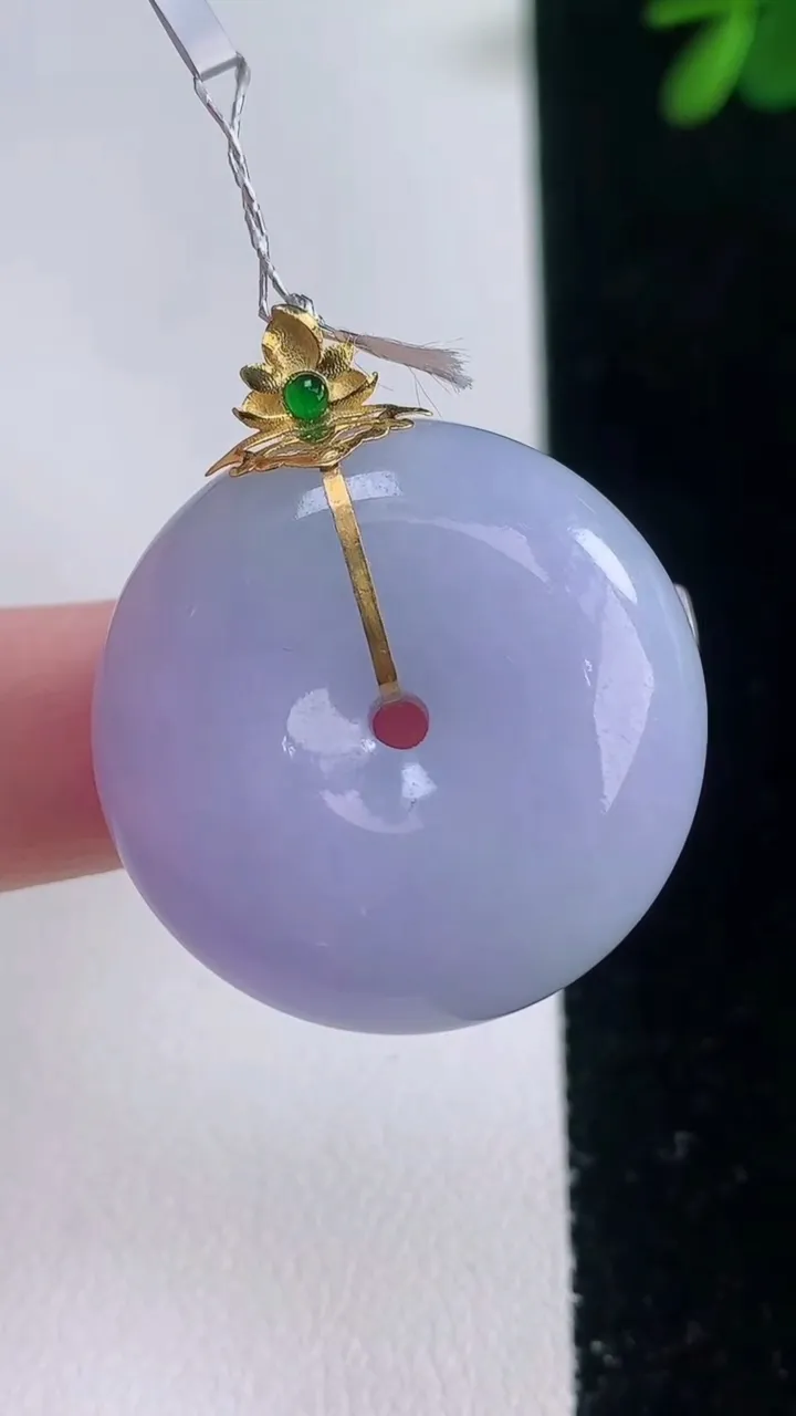 天然A货翡翠18K金紫罗兰平安扣吊坠，尺寸27.5-11，重量:18.72g
12月21日