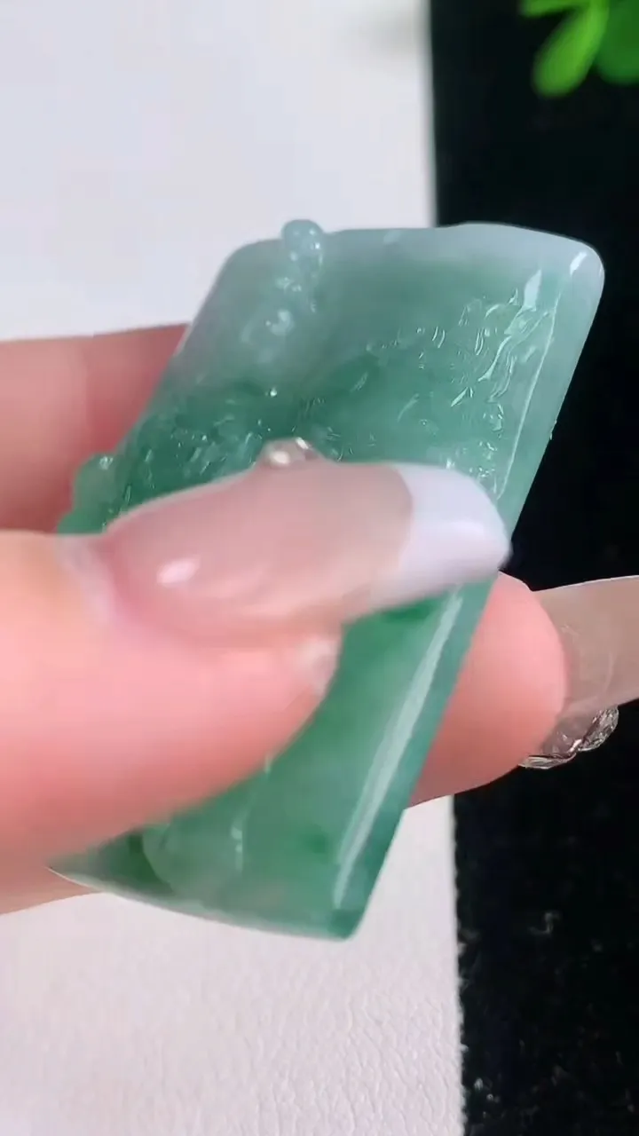 天然A货翡翠文殊菩萨吊坠，尺寸45-29.7-5.8，重量:19.39g
12月21日