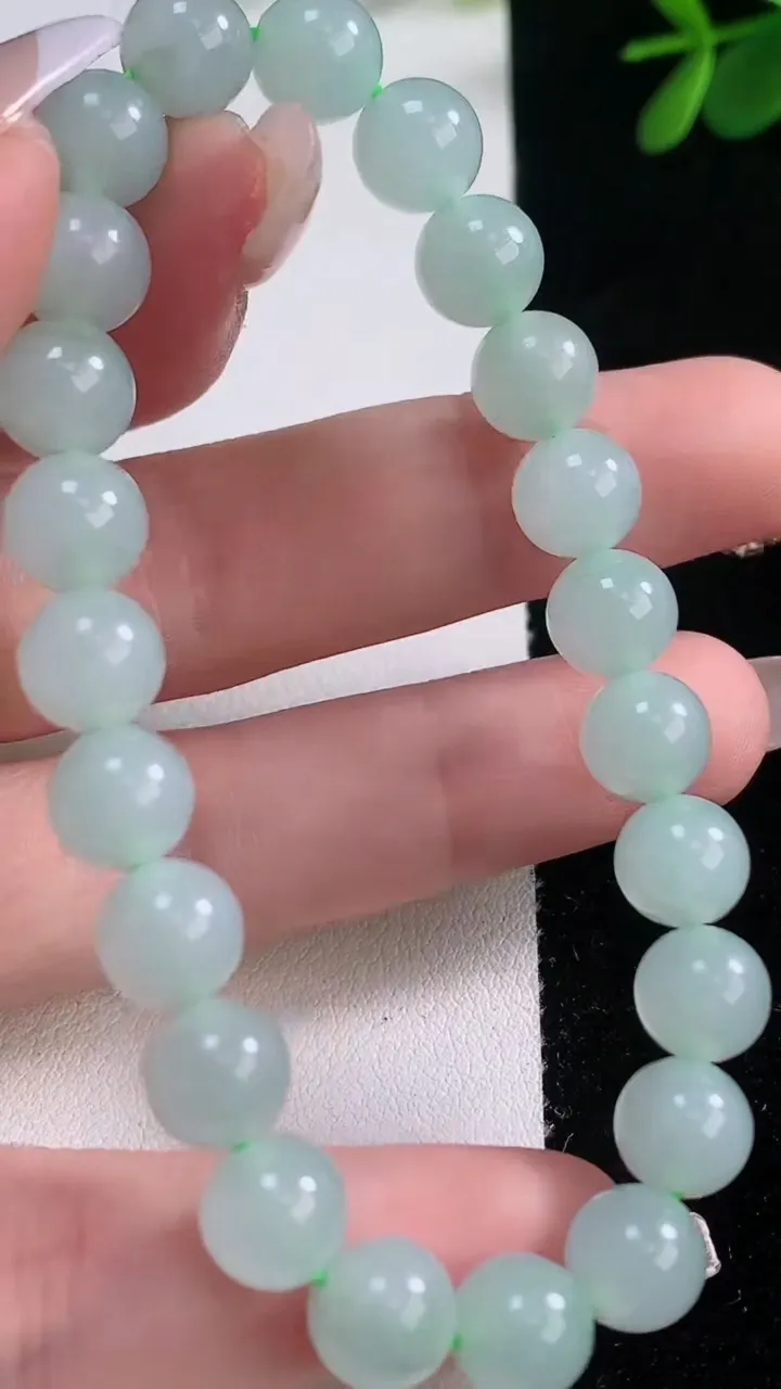 天然A货翡翠圆珠手串，尺寸8-23颗，重量:20.28g12月21日
工厂直销收藏佳品,种好水足，色