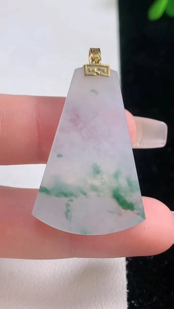 天然A货翡翠种飘花无事牌吊坠，尺寸36.2-23.8-3.6，重量:7.32g
12月21日