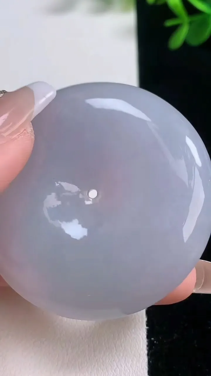 天然A货翡翠紫罗兰平安扣吊坠，尺寸50.3-11.2，重量:62.28g
12月21日