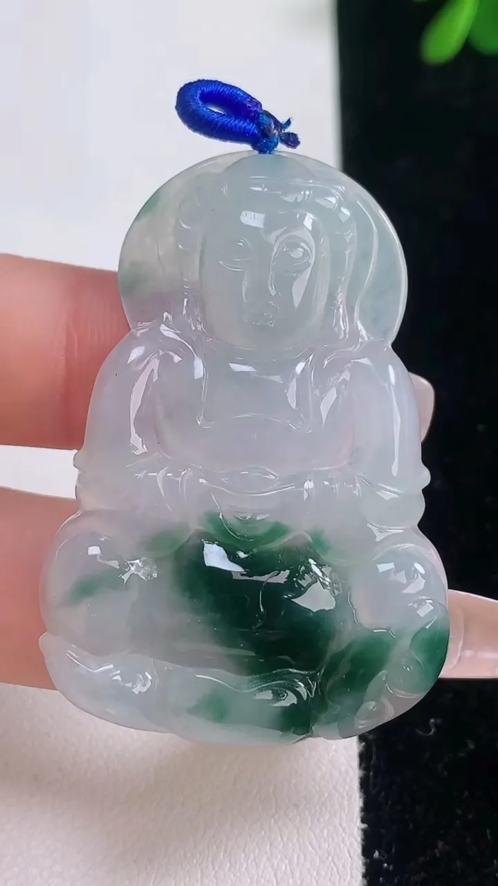天然A货翡翠冰种飘花观音菩萨吊坠，尺寸47.6-32.5-5，重量:12.76g
12月21日