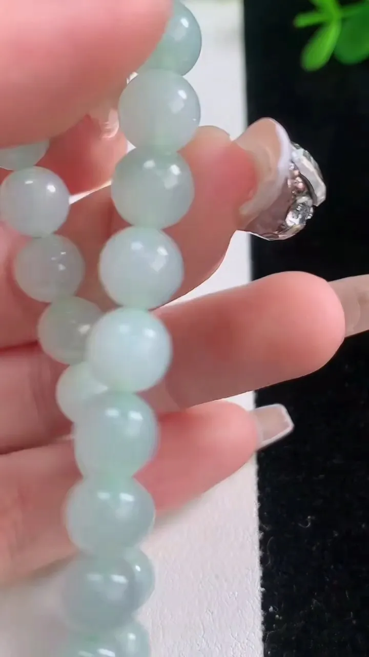 天然A货翡翠圆珠手串，尺寸8-23颗，重量:20.28g12月21日
工厂直销收藏佳品,种好水足，色泽均匀，有种有色，上手高大气！