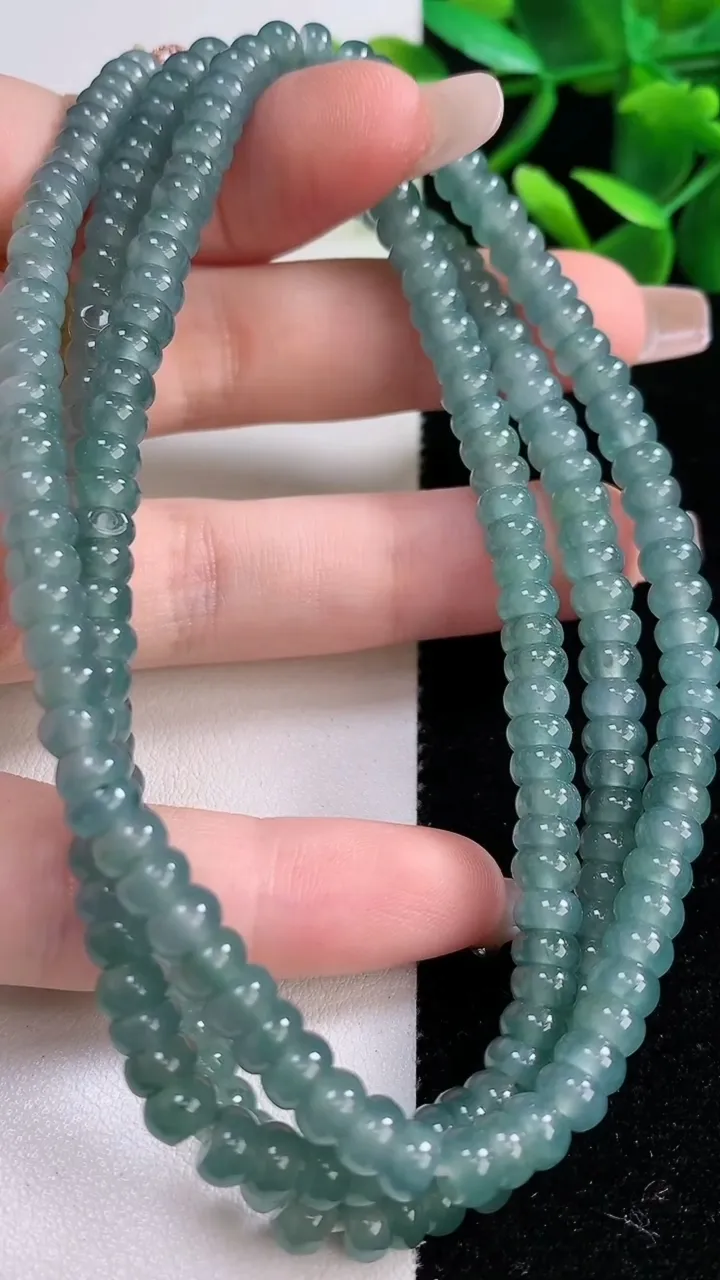 天然A货翡翠算盘珠项链，尺寸5.2-228颗，重:42.75g12月21日
工厂直销收藏佳品,种好水