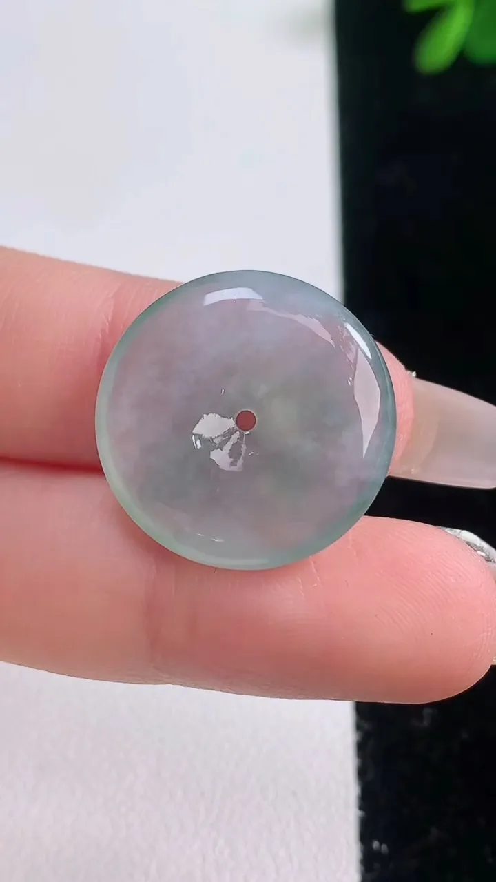 天然A货翡翠冰种飘花平安扣吊坠，尺寸21-4.5，重量:4.02g
12月21日