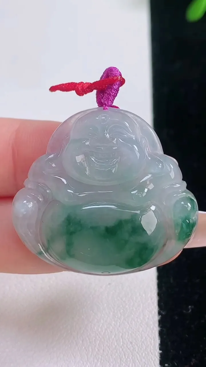 天然A货翡翠冰种飘花佛公吊坠，尺寸30.3-33.7-5.9，重量:9.71g
12月21日