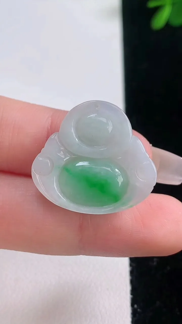 天然A货翡翠佛公吊坠，尺寸22.4-24.7-4.7，重量:3.99g
12月21日