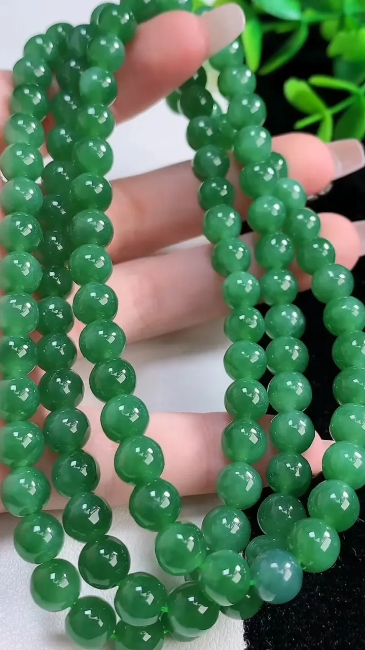 天然A货翡翠圆珠项链，尺寸7.3-108颗，重:74.75g12月21日
工厂直销收藏佳品,种好水足，色泽均匀，有种有色，上手高大气！