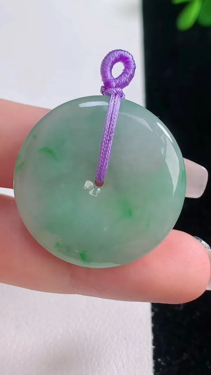 天然A货翡翠平安扣吊坠，尺寸30-5.2，重量:10.29g
12月21日