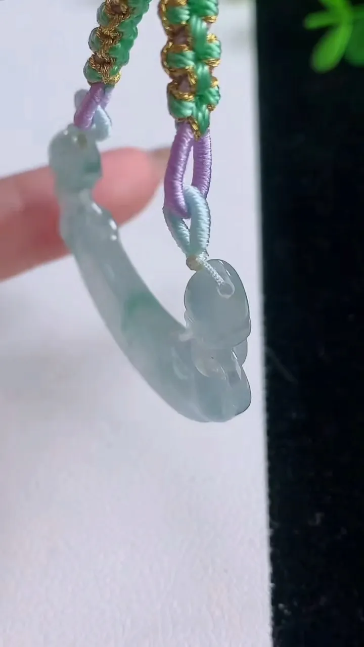 天然A货翡翠冰种飘花如意锁手绳，尺寸11-47.7-5.4，重量:10.77g
12月21日