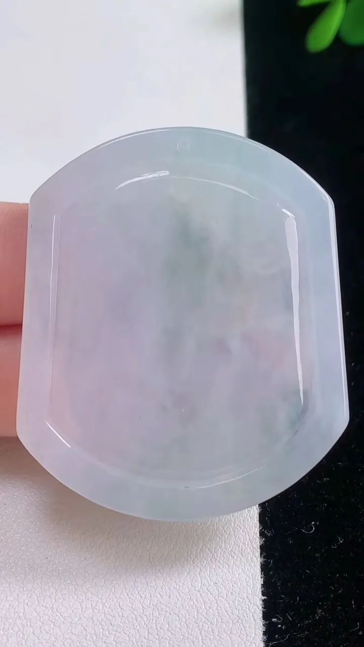 天然A货翡翠生肖马吊坠，尺寸48.3-41.5-4.8，重量:21.62g
12月21日