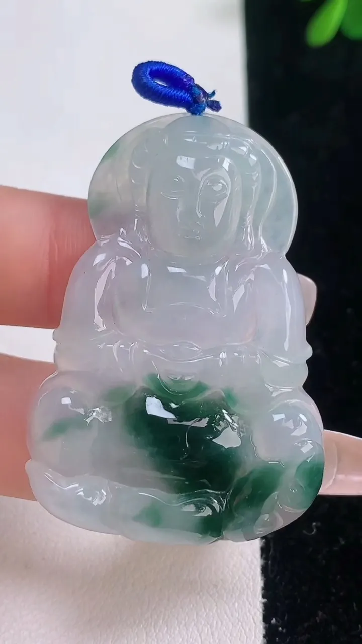 天然A货翡翠冰种飘花观音菩萨吊坠，尺寸47.6-32.5-5，重量:12.76g
12月21日