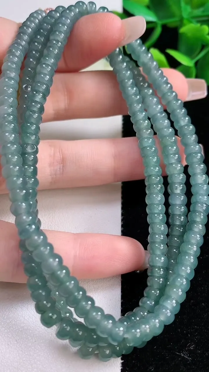 天然A货翡翠算盘珠项链，尺寸5.2-228颗，重:42.75g12月21日
工厂直销收藏佳品,种好水足，色泽均匀，有种有色，上手高大气！