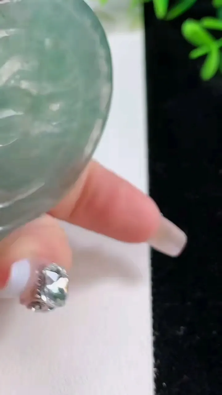 天然A货翡翠千手观音吊坠，尺寸55.1-5.4，重:38.87g
12月21日