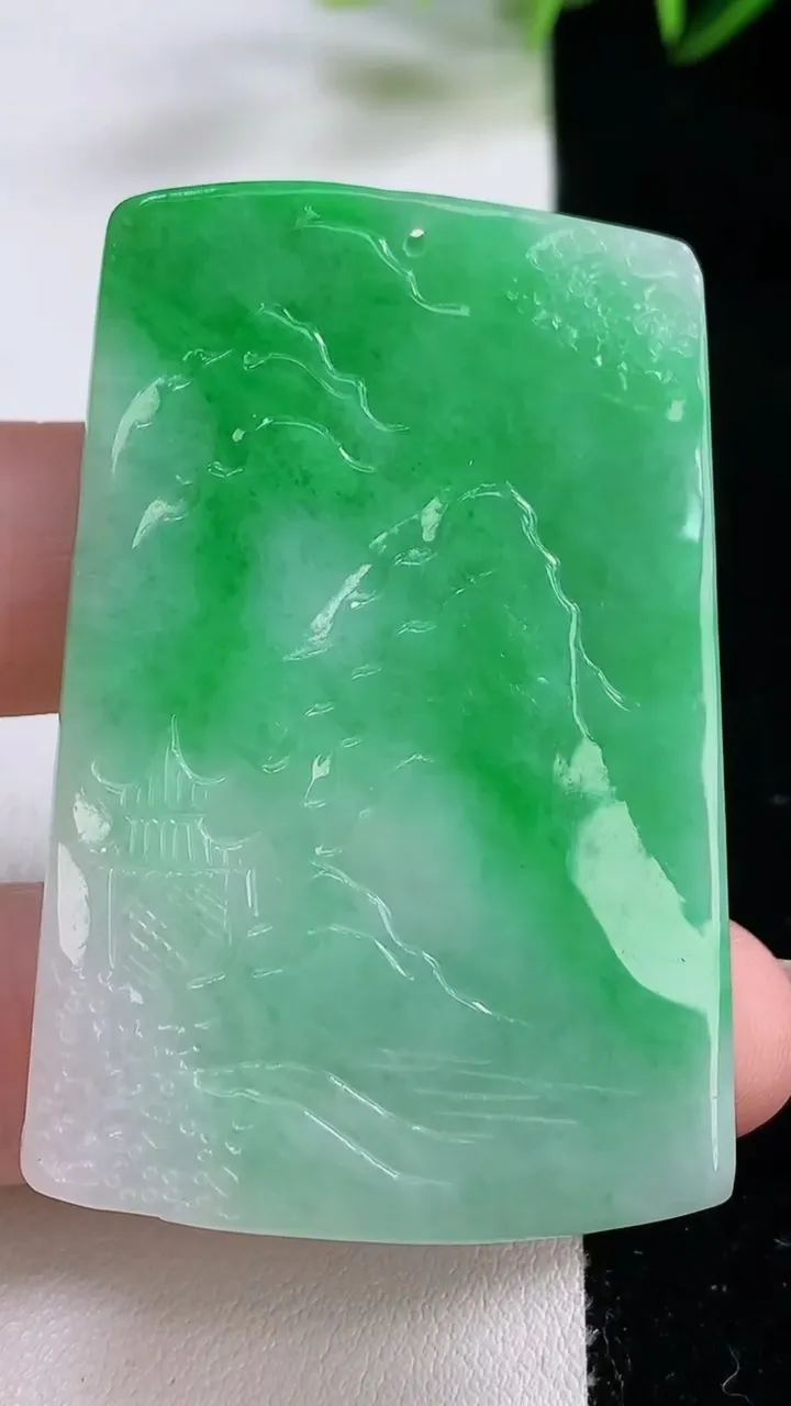 天然A货翡翠山水牌吊坠，尺寸53-36-5，重:28.34g
12月22日
